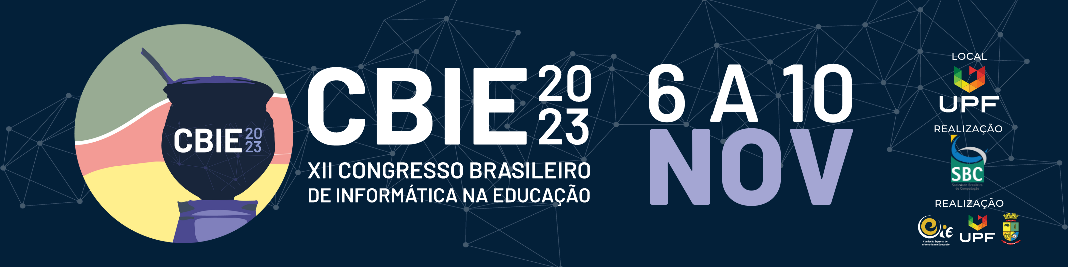 Uma imagem com fundo azul escuro, na esquerda há o desenho de uma cuia, na qual está escrita CBIE2023, atrás da cuia, estão as cores do rio grande do sul. O teto na imagem diz: "CBIE2023 XII CONGRESSO BRASILEIRO DE INFORMÁTICA NA EDUCAÇÃO", "6 A 10 NOV", na direita, de cima para baixo, há 'local', após isso, o logo da UPF, realização, e após isso, o logo da SBC, e realização, após isso, o logo da comissão especial de informática na educação, UPF e Passo Fundo.